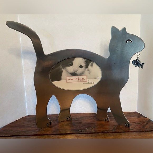 Connoisseur Other - Heart & Home by Connoisseur Curved Metal Cat Shaped Frame, 6” x 4” Photo Size